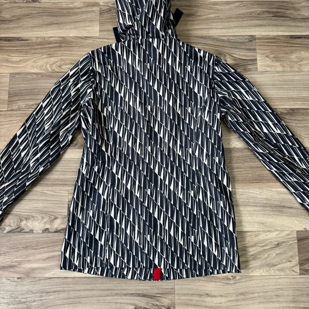 Land's End Women's Storm Raker Rain Jacket Classic Navy Ivory Size Small 2-4